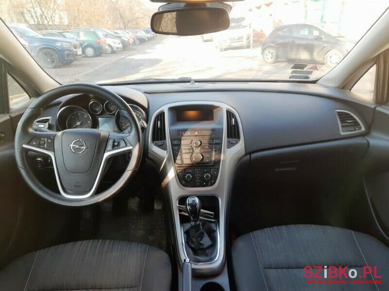 2010' Opel Astra photo #5