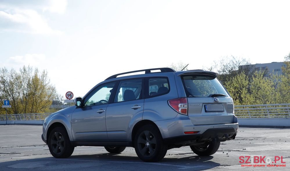 2010' Subaru Forester 2.0D Xe 000 photo #3