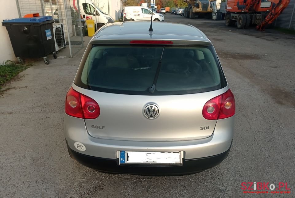 2005' Volkswagen Golf photo #5