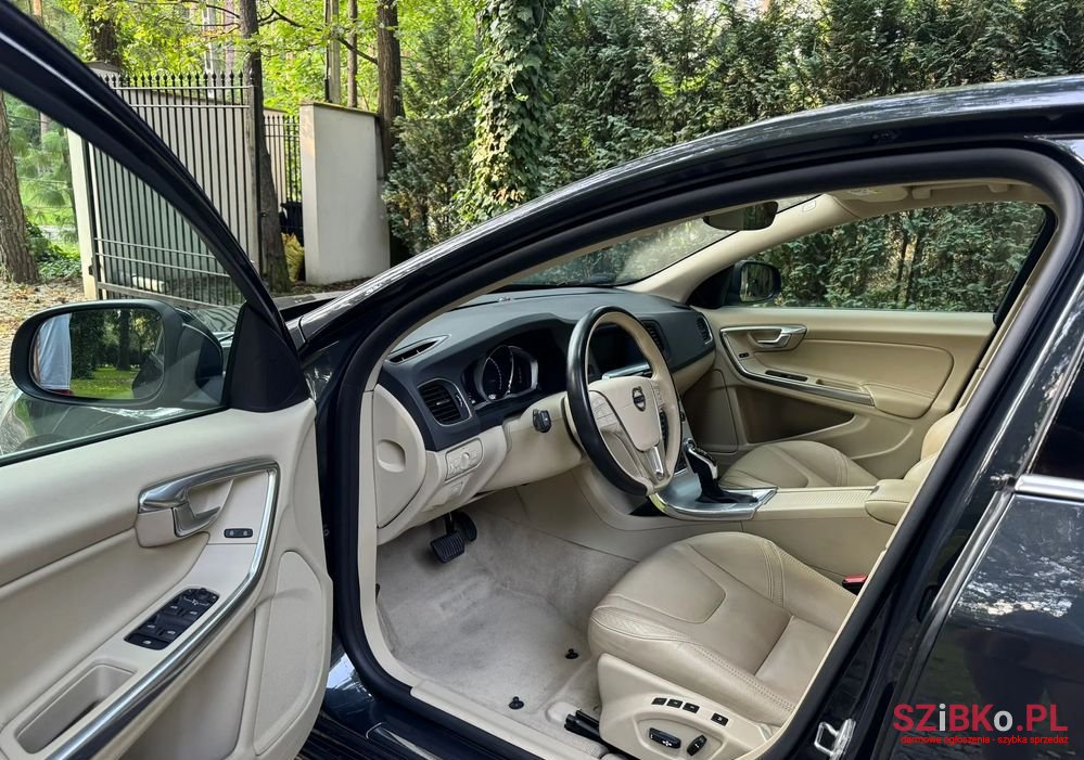 2018' Volvo S60 T3 Drive-E Momentum photo #6