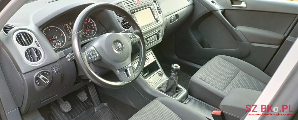 2011' Volkswagen Tiguan photo #5