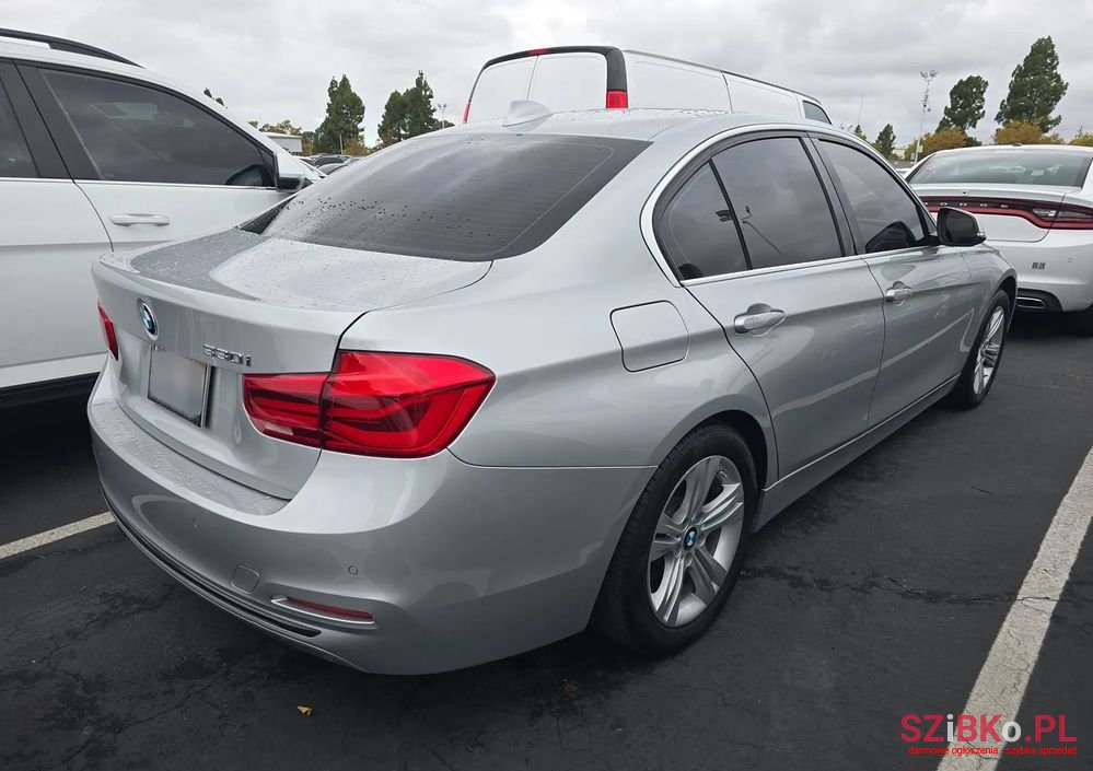 2018' BMW 3 Series 330I photo #5