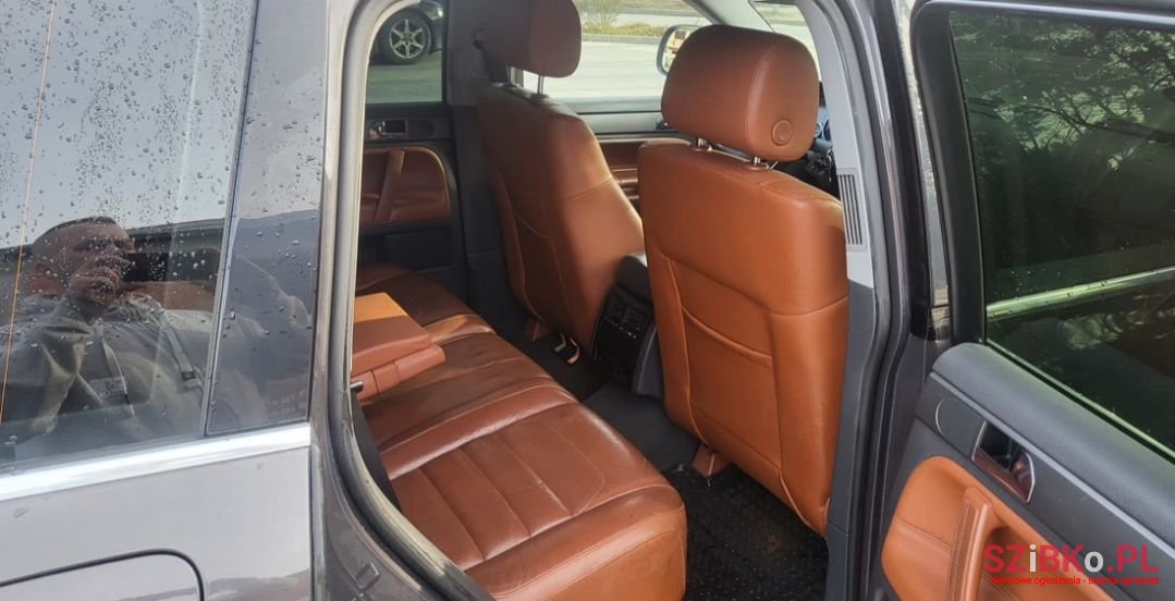 2008' Volkswagen Touareg photo #5