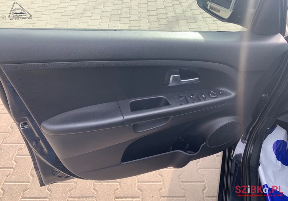 2010' Kia Venga photo #2