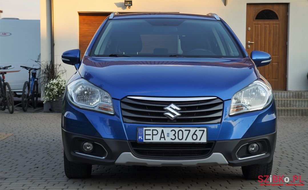 2015' Suzuki Sx4 S-Cross photo #2