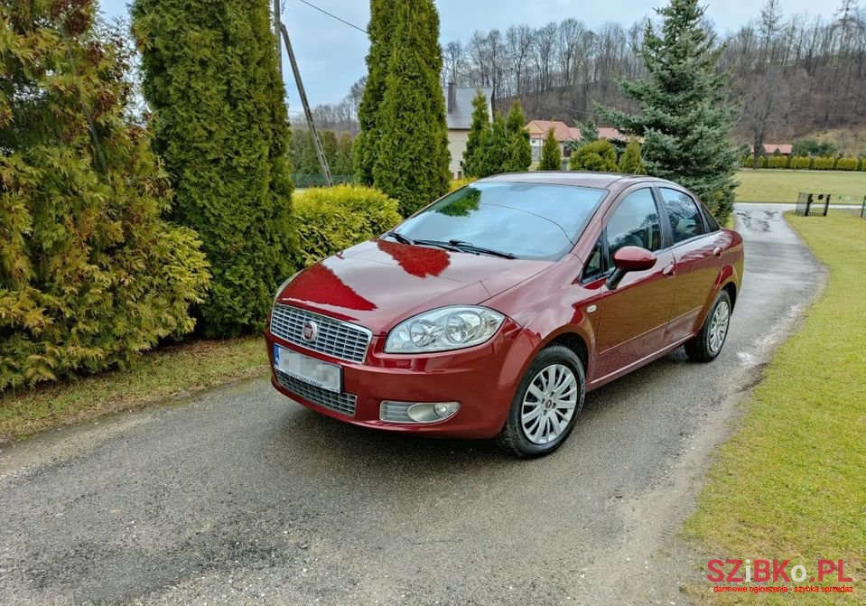2012' Fiat Linea photo #1