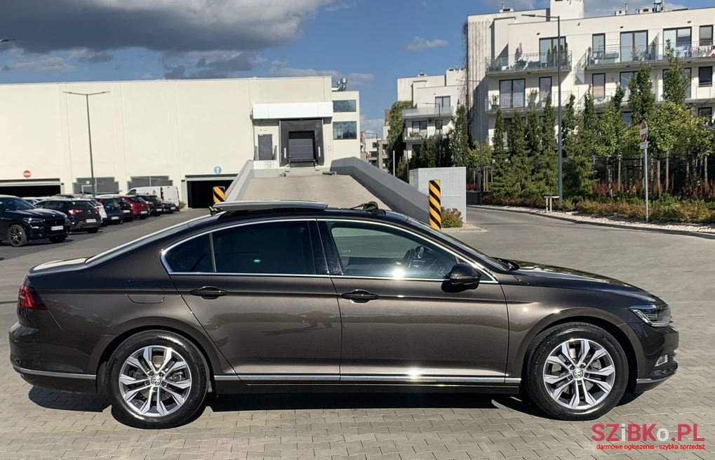2015' Volkswagen Passat photo #2