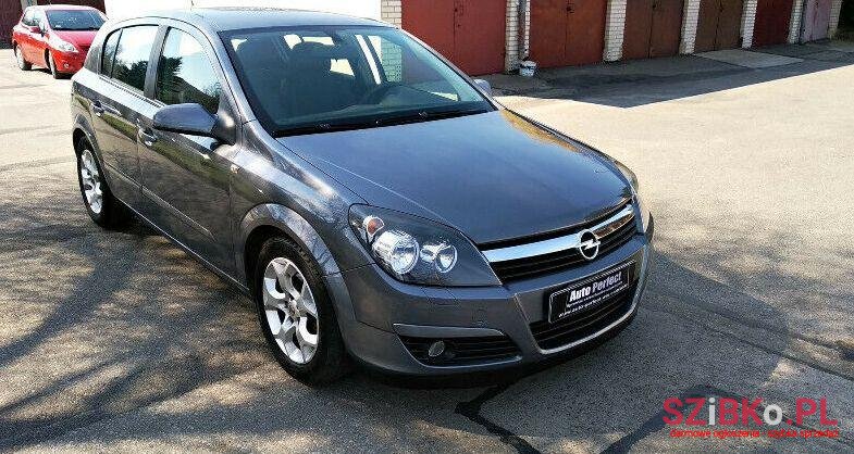 2005' Opel Astra photo #1