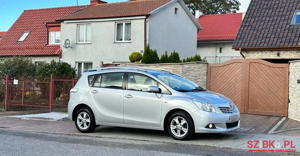 2011' Toyota Verso photo #1