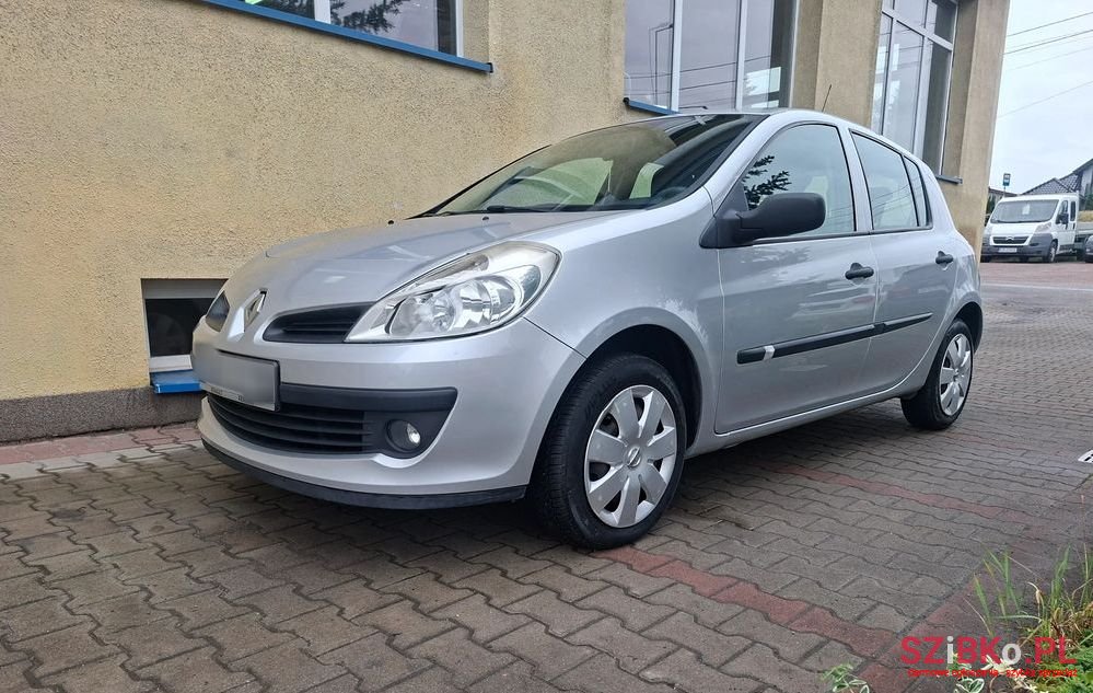 2008' Renault Clio photo #1