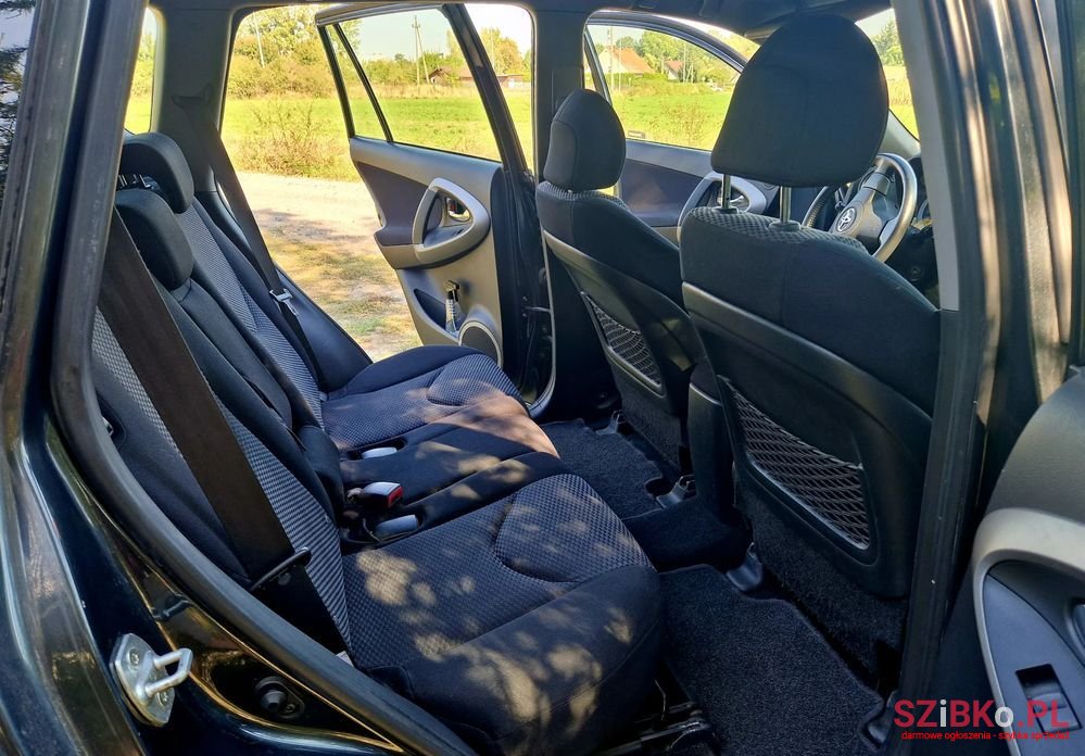 2007' Toyota RAV4 2.2 D-4D 4X4 photo #6