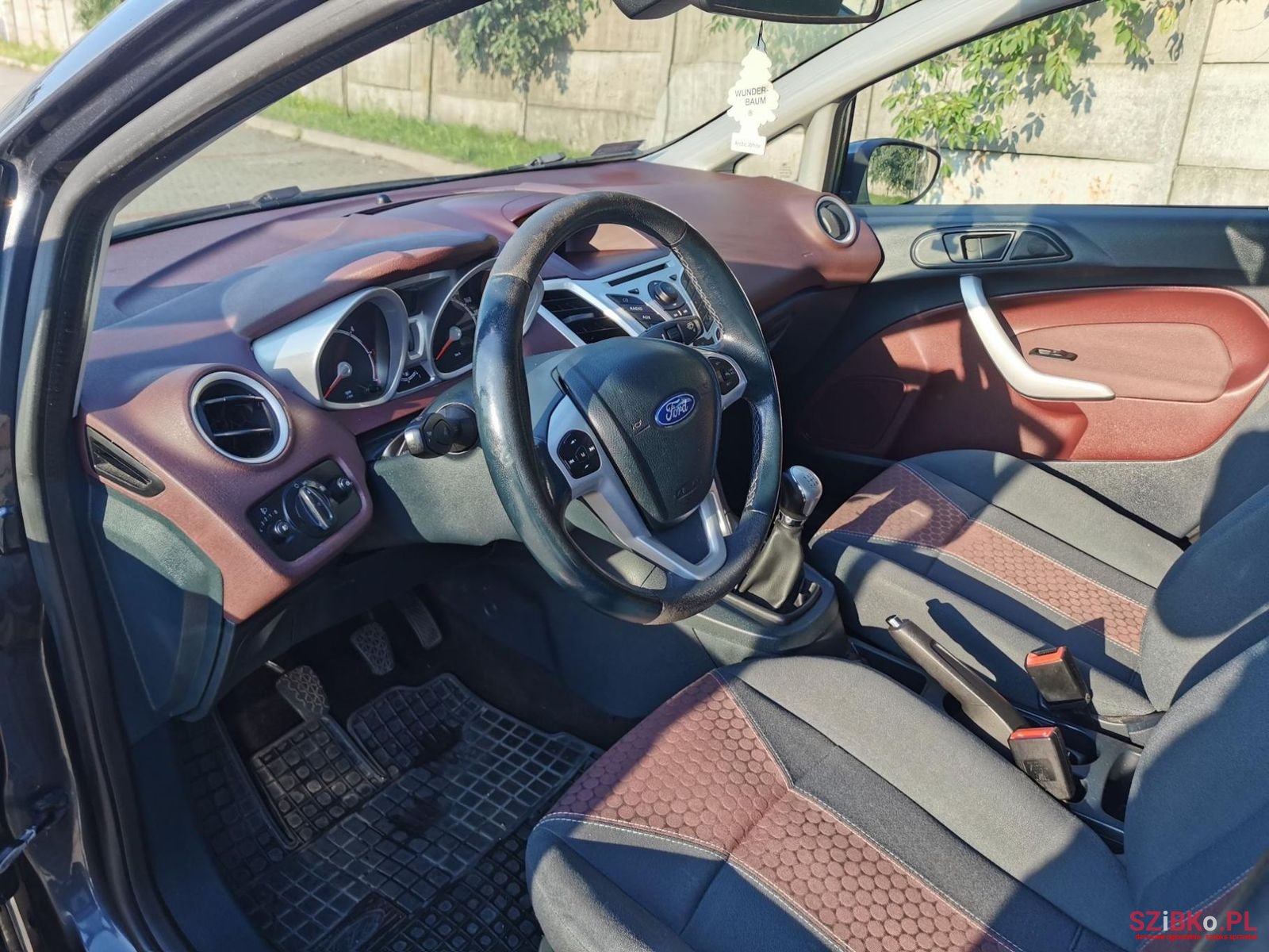 2010' Ford Fiesta photo #5