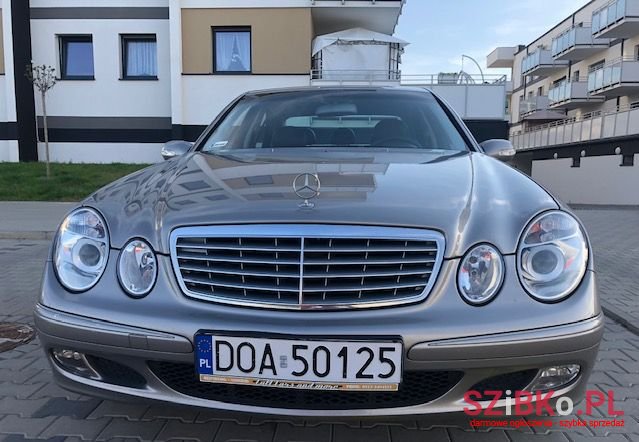 2004' Mercedes-Benz Klasa E photo #1