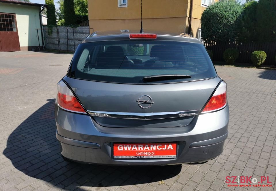 2005' Opel Astra photo #3