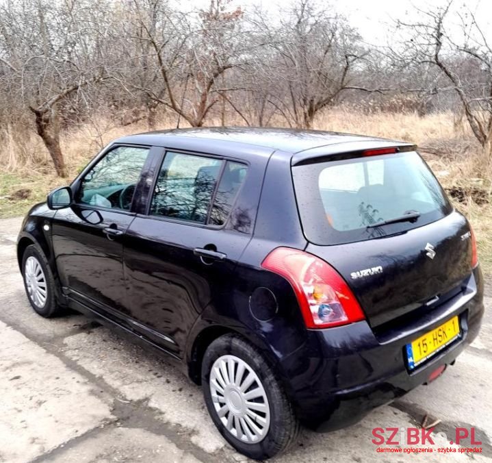 2009' Suzuki Swift photo #2