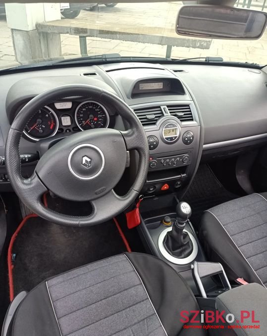 2008' Renault Megane photo #5