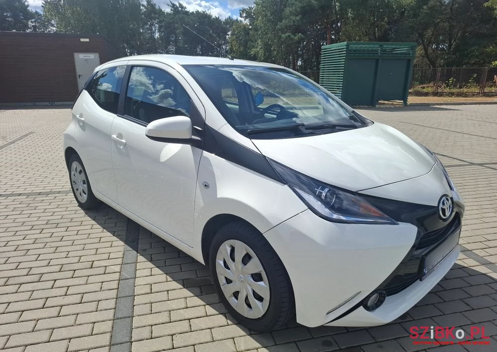 2016' Toyota Aygo photo #2