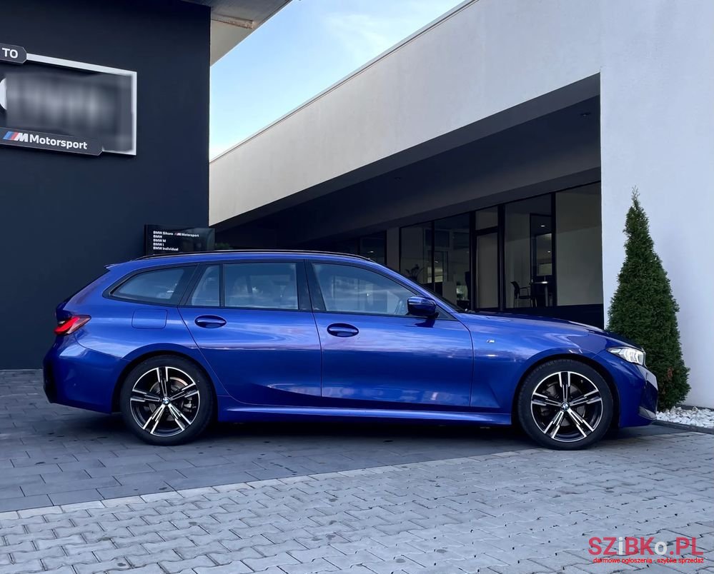 2023' BMW 3 Series 320I M Sport photo #2