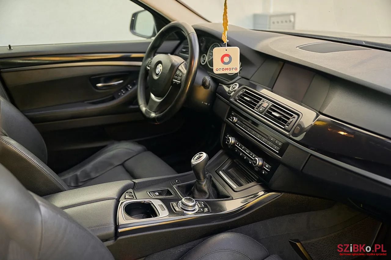 2010' BMW 5 Series photo #4