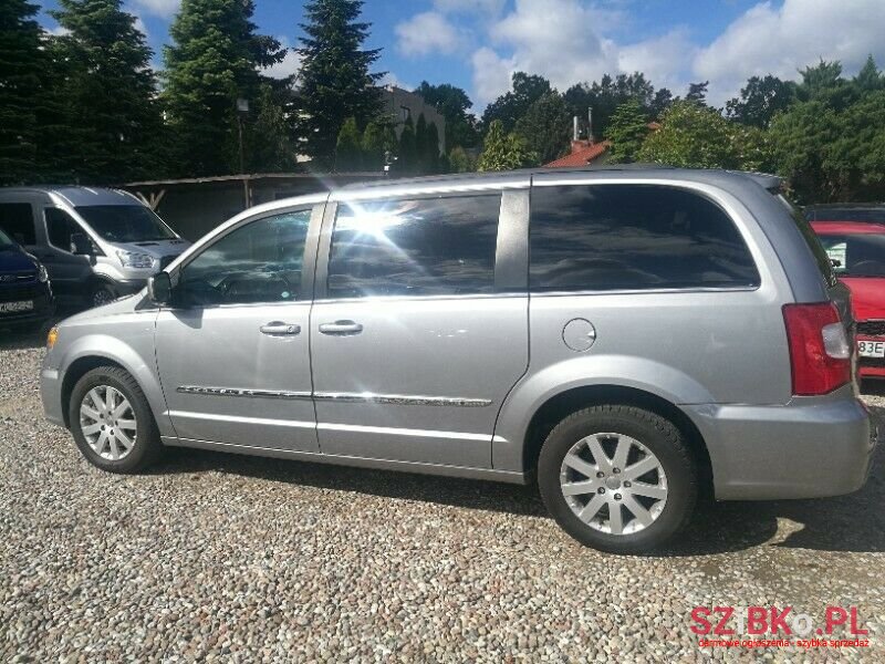 2016' Chrysler Town Country photo #4