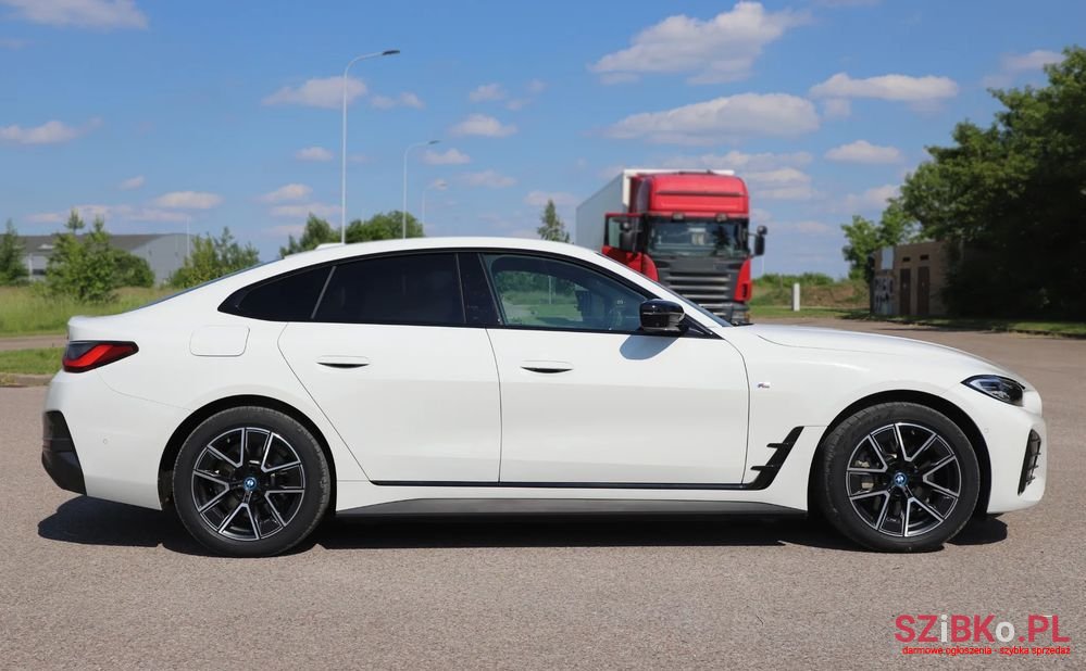 2023' BMW i4 80.7Kwh Edrive 35 photo #2