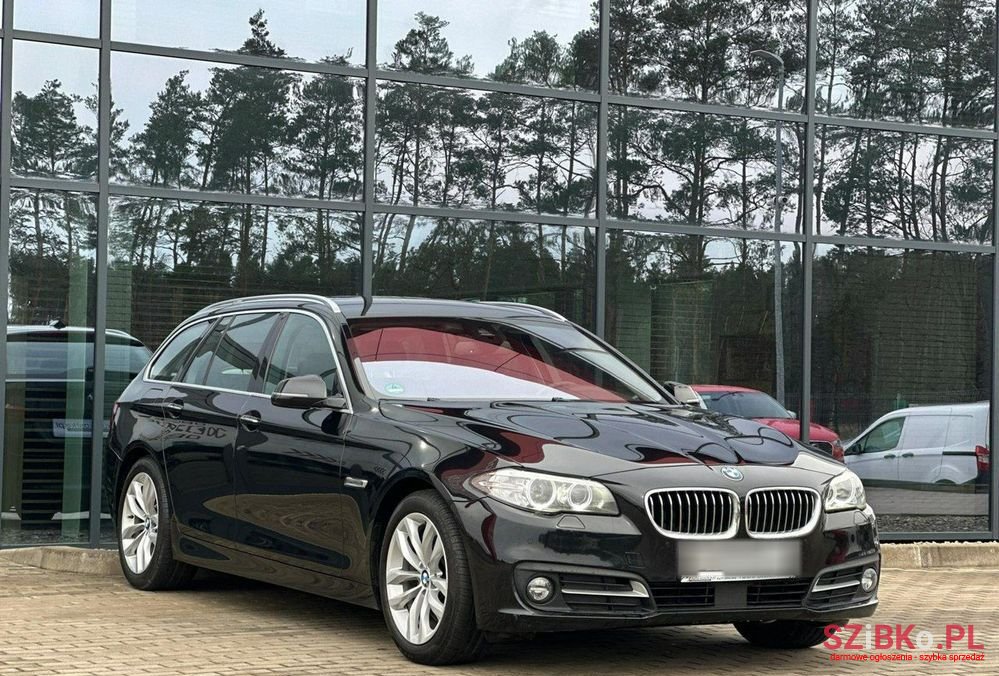 2017' BMW 5 Series 525D Xdrive photo #3