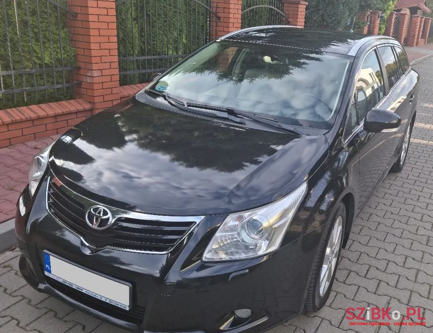 2011' Toyota Avensis photo #2