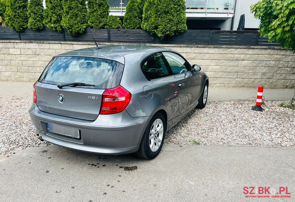 2010' BMW 1 Series 116I Edition Sport photo #6