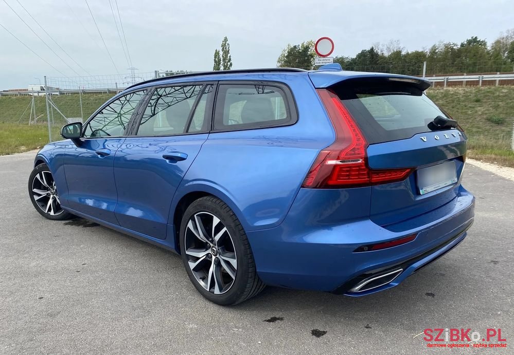 2020' Volvo V60 D4 R-Design photo #3