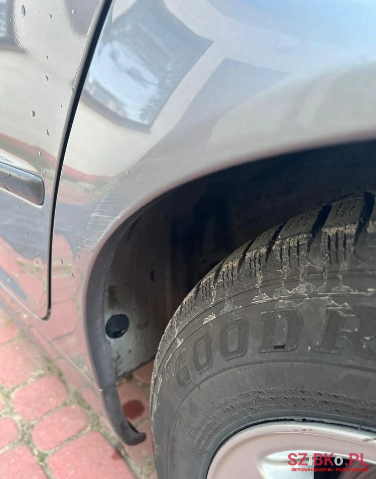 2004' BMW 3 Series 316I Touring photo #4