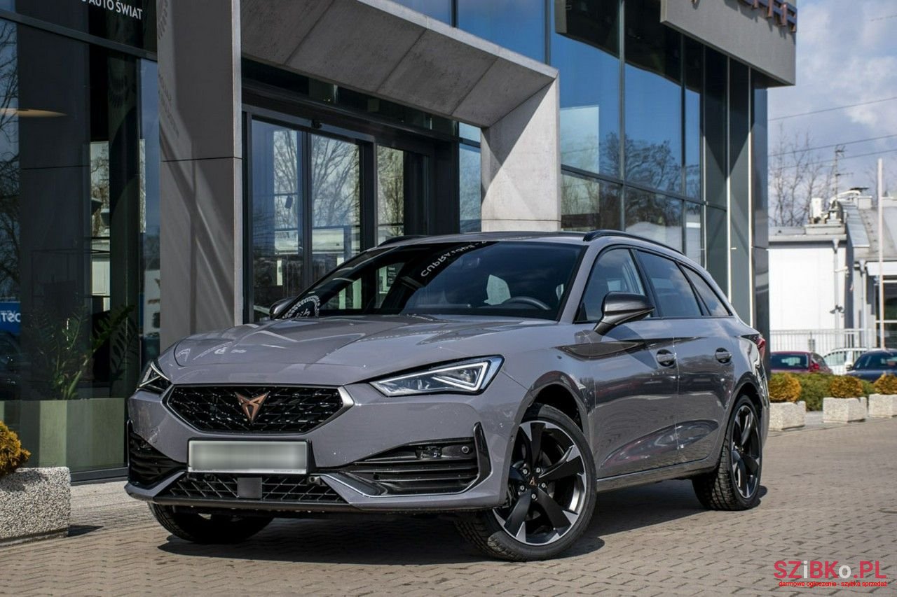 2023' Cupra Leon Sportstourer photo #2