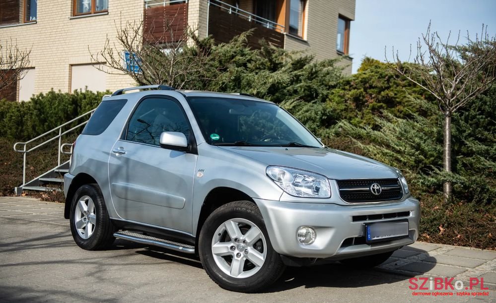 2004' Toyota RAV4 photo #1