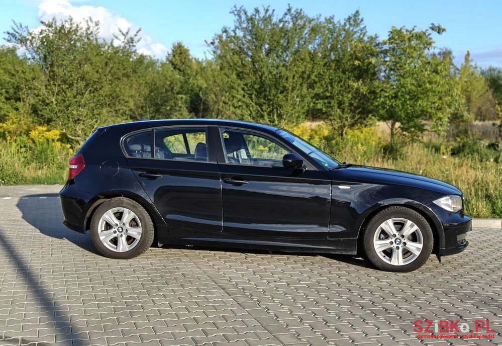 2010' BMW 1 Series 116I photo #5