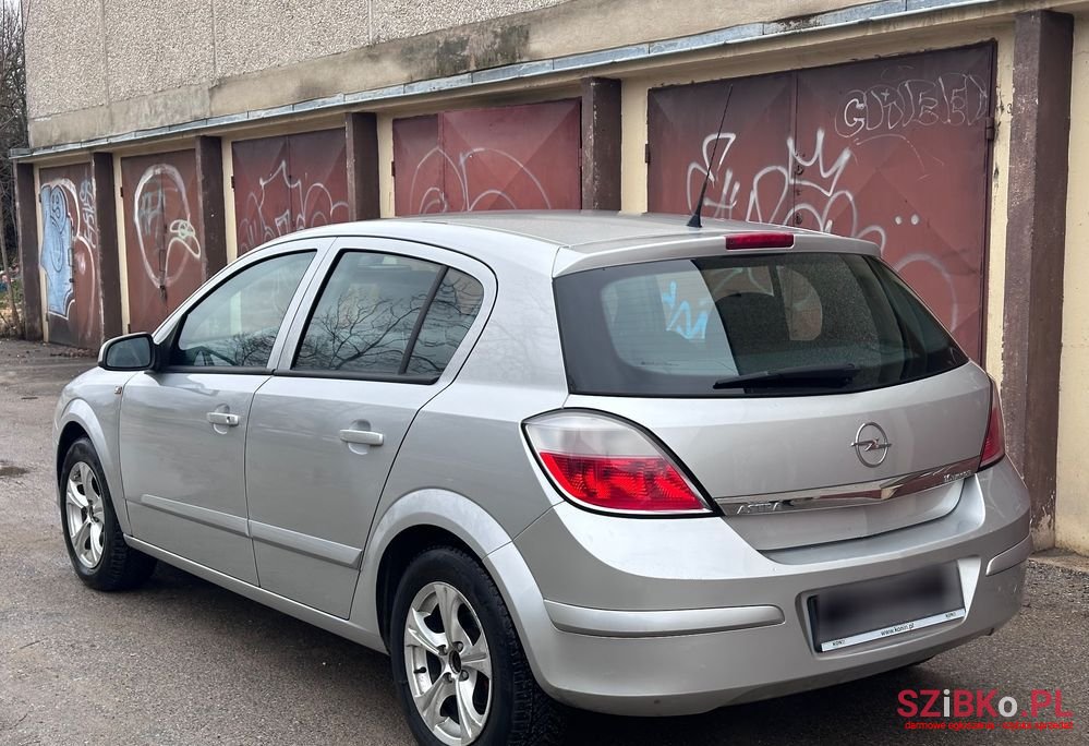2005' Opel Astra 1.6 Edition photo #5