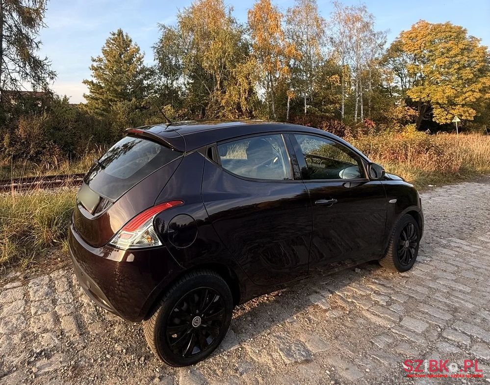 2013' Lancia Ypsilon photo #6