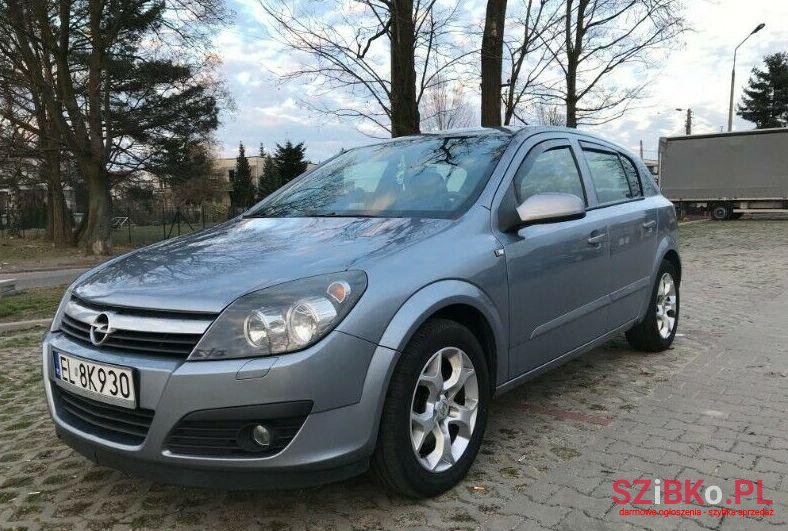 2005' Opel Astra photo #1
