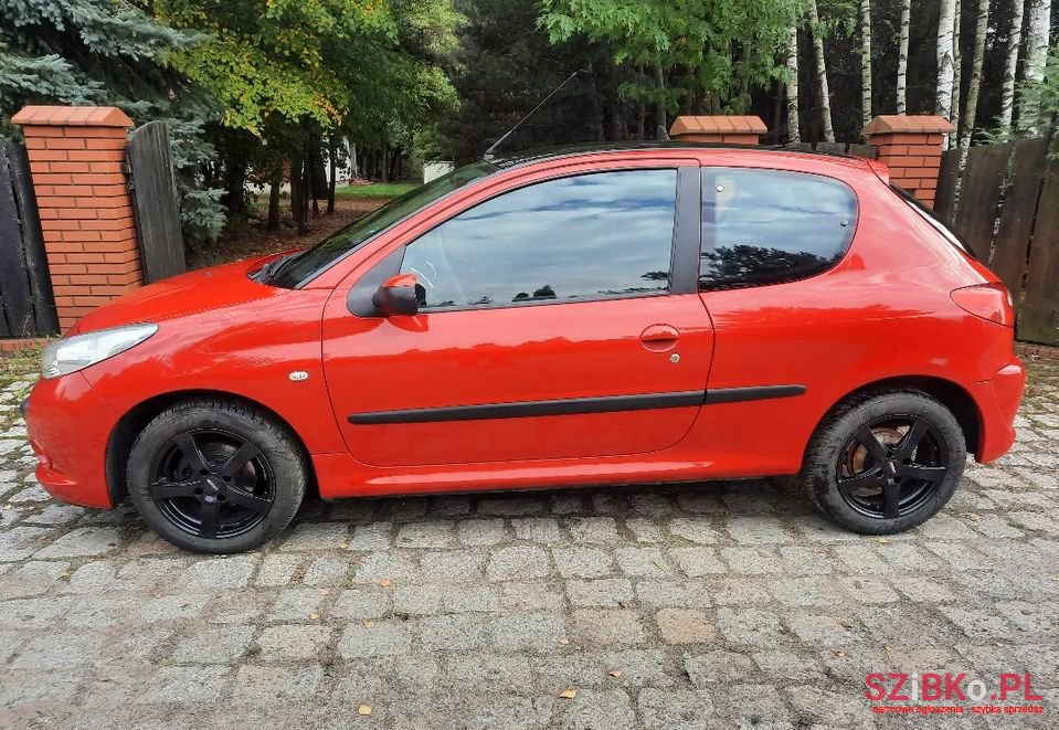 2011' Peugeot 206 Plus photo #2