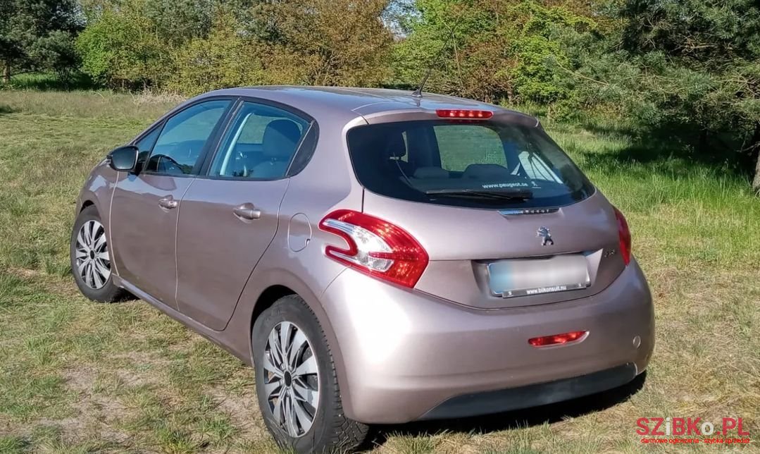 2012' Peugeot 208 photo #3