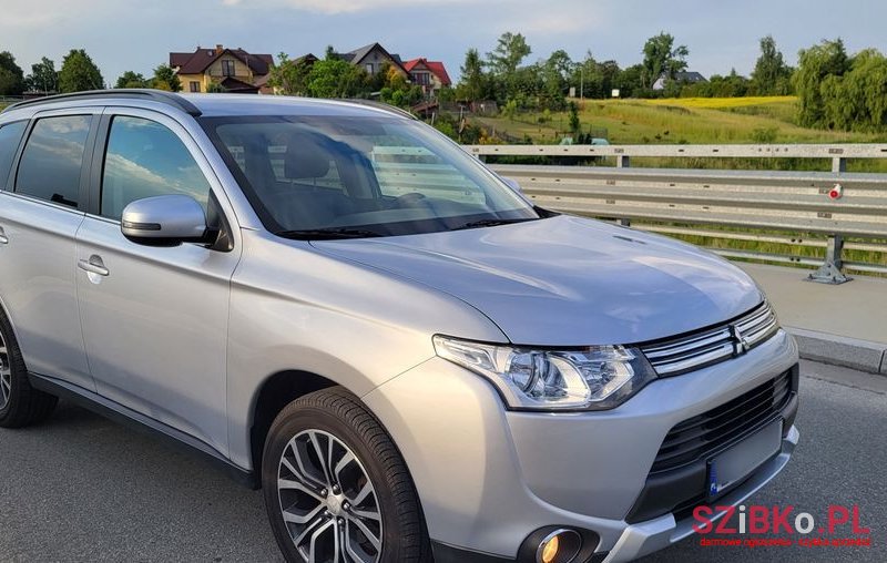 2013' Mitsubishi Outlander 2.2 Di-D 4Wd Plus photo #2