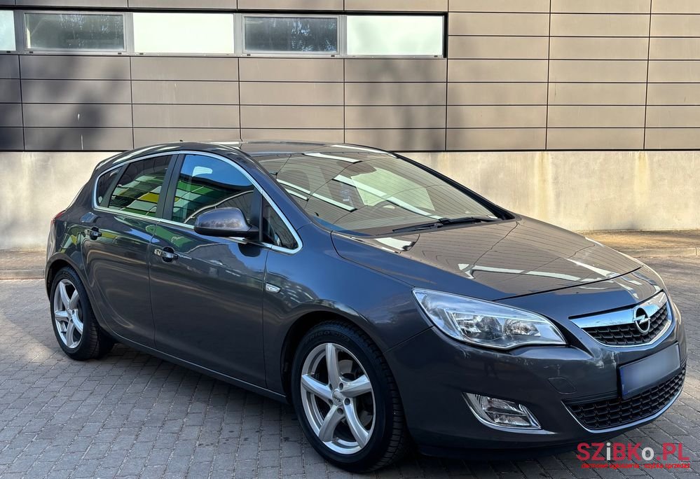 2010' Opel Astra 1.7 Cdti Dpf photo #2