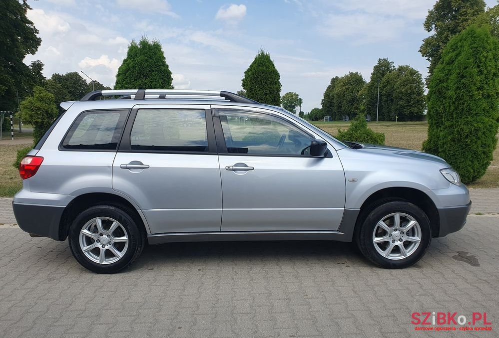 2006' Mitsubishi Outlander photo #3