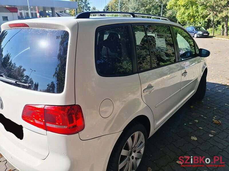 2012' Volkswagen Touran photo #3