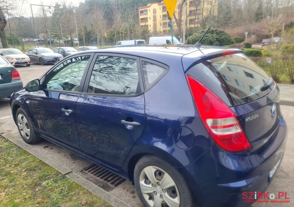 2010' Hyundai i30 1.4 Edition Plus photo #3