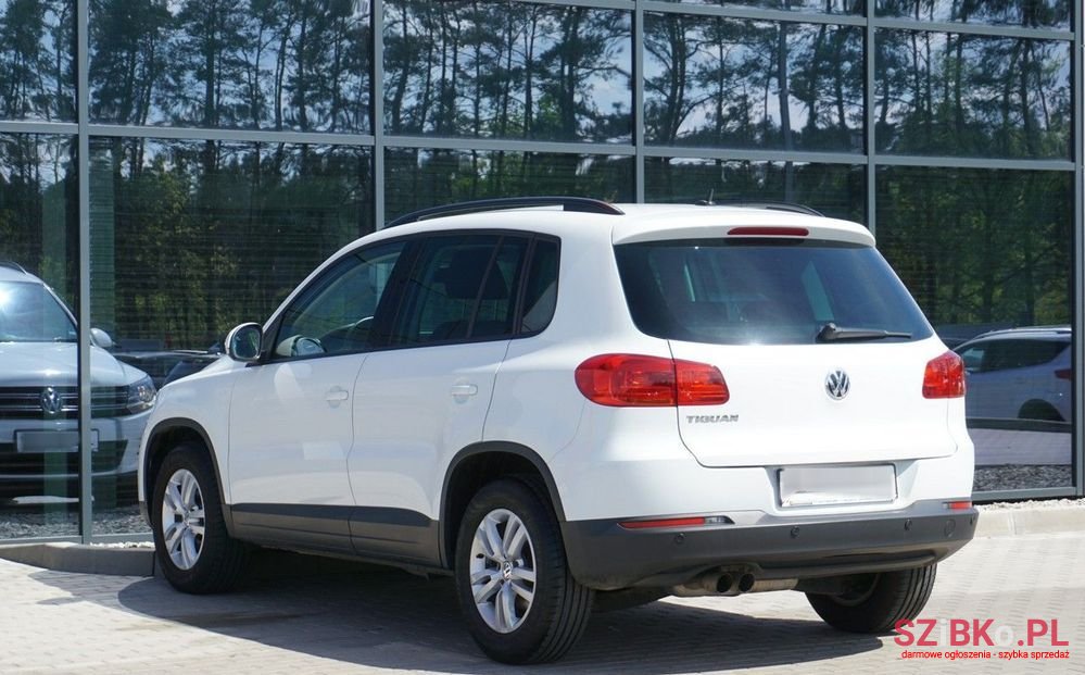2015' Volkswagen Tiguan photo #5