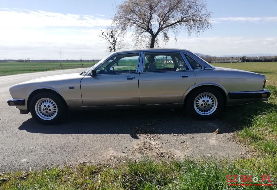 1988' Jaguar XJ photo #5