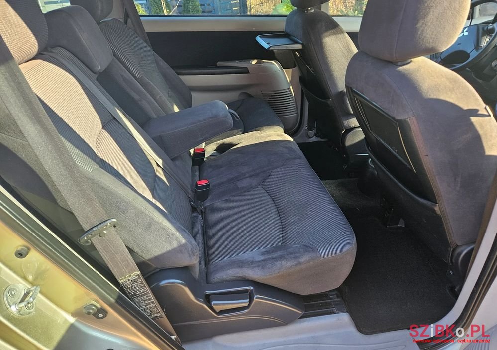 2008' Mitsubishi Grandis photo #5