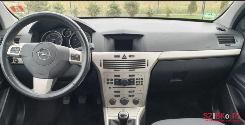 2008' Opel Astra photo #2