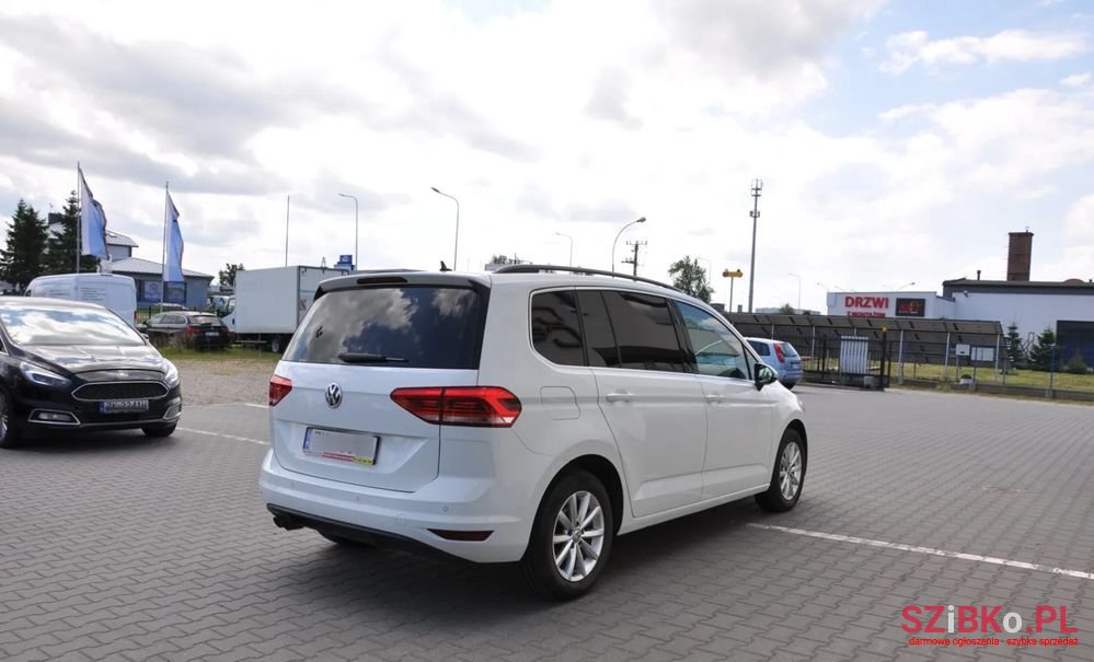2018' Volkswagen Touran photo #3