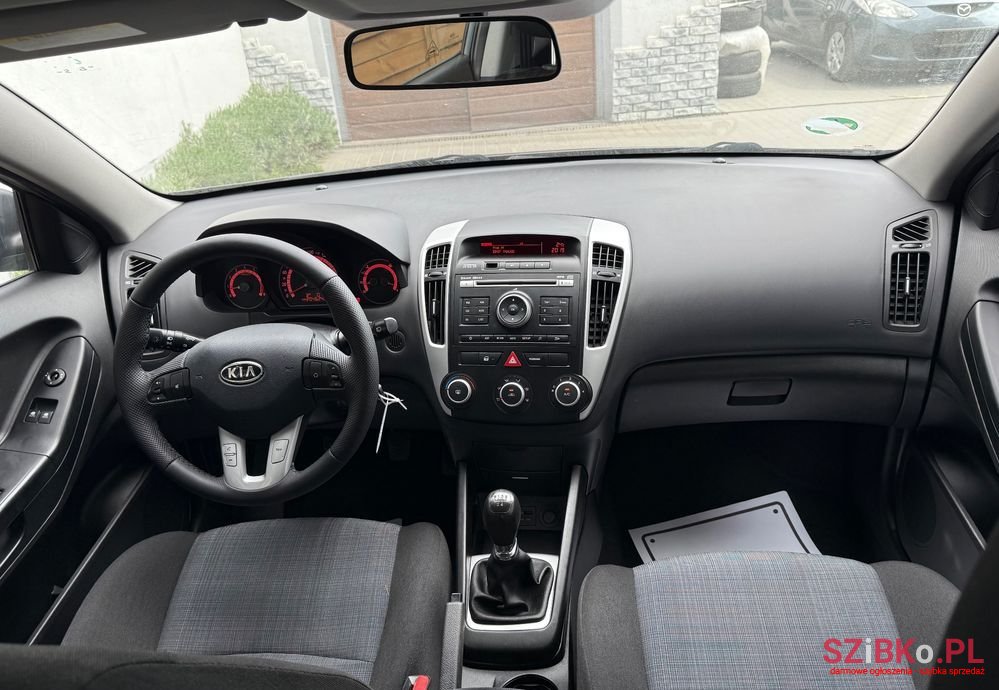 2010' Kia Proceed photo #5