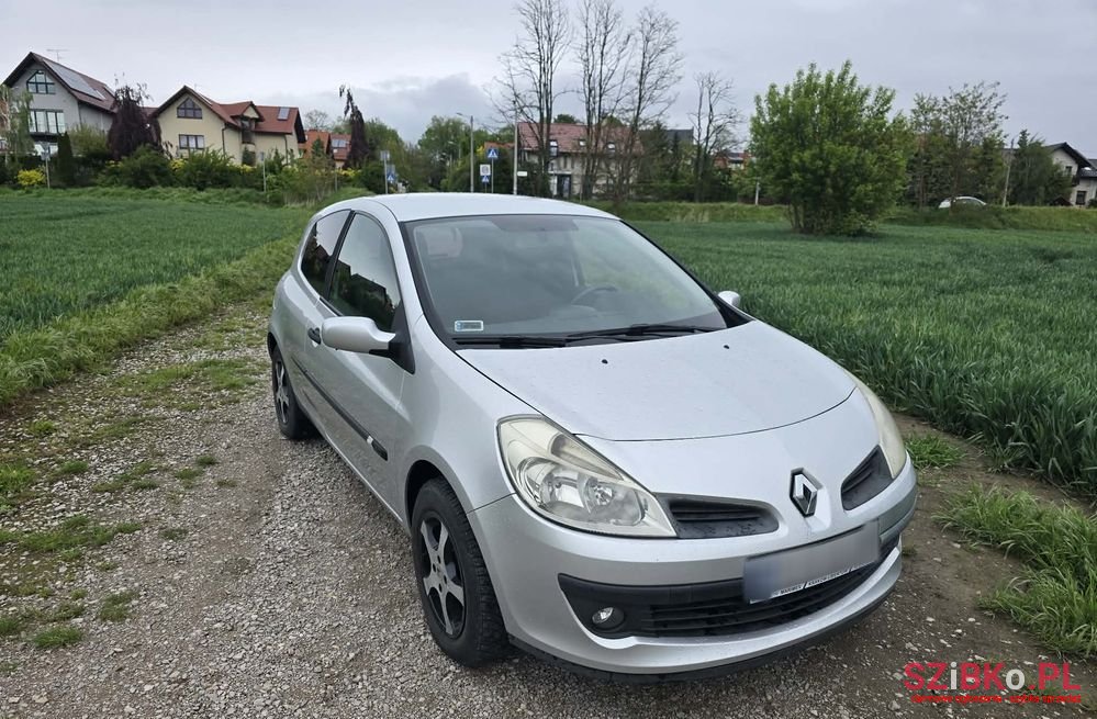 2005' Renault Clio 1.5 Dci Dynamique photo #2